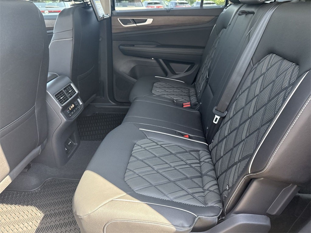 2025 Volkswagen Atlas 2.0T SEL Premium R-Line