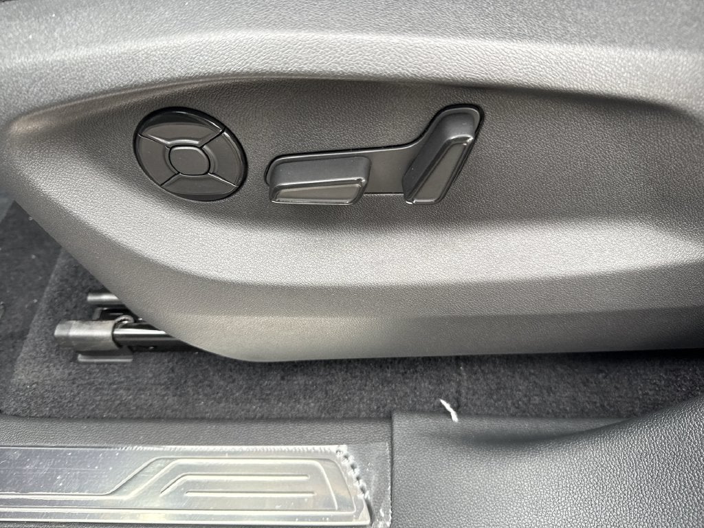 2027 Volkswagen Atlas SE w/Technology