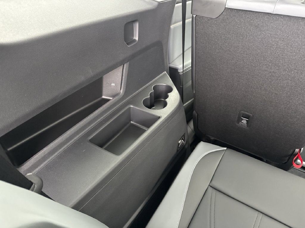 2027 Volkswagen Atlas SE w/Technology