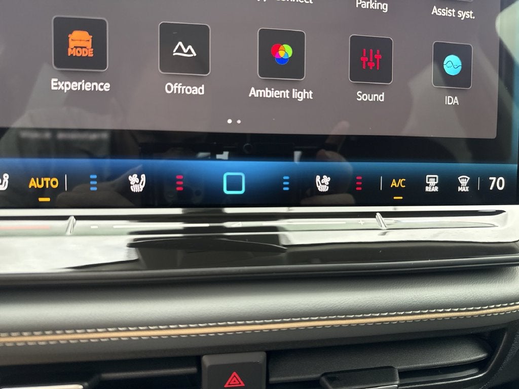 2027 Volkswagen Atlas SE w/Technology