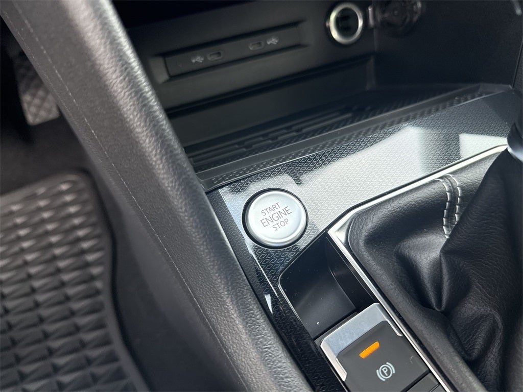 2025 Volkswagen Taos 1.5T SE