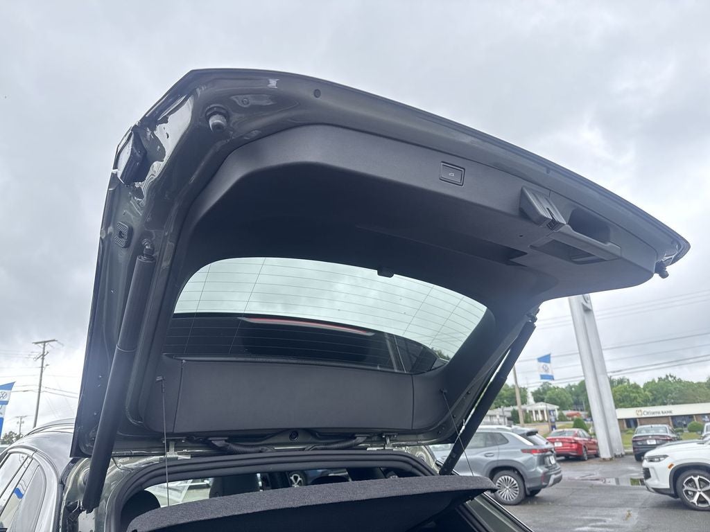 2026 Volkswagen Tiguan 2.0T SEL R-Line Turbo
