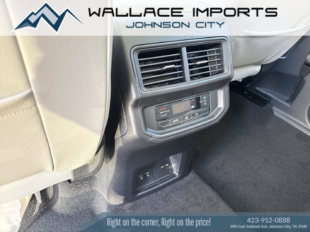 2027 Volkswagen Atlas 2.0T SE w/ Technology