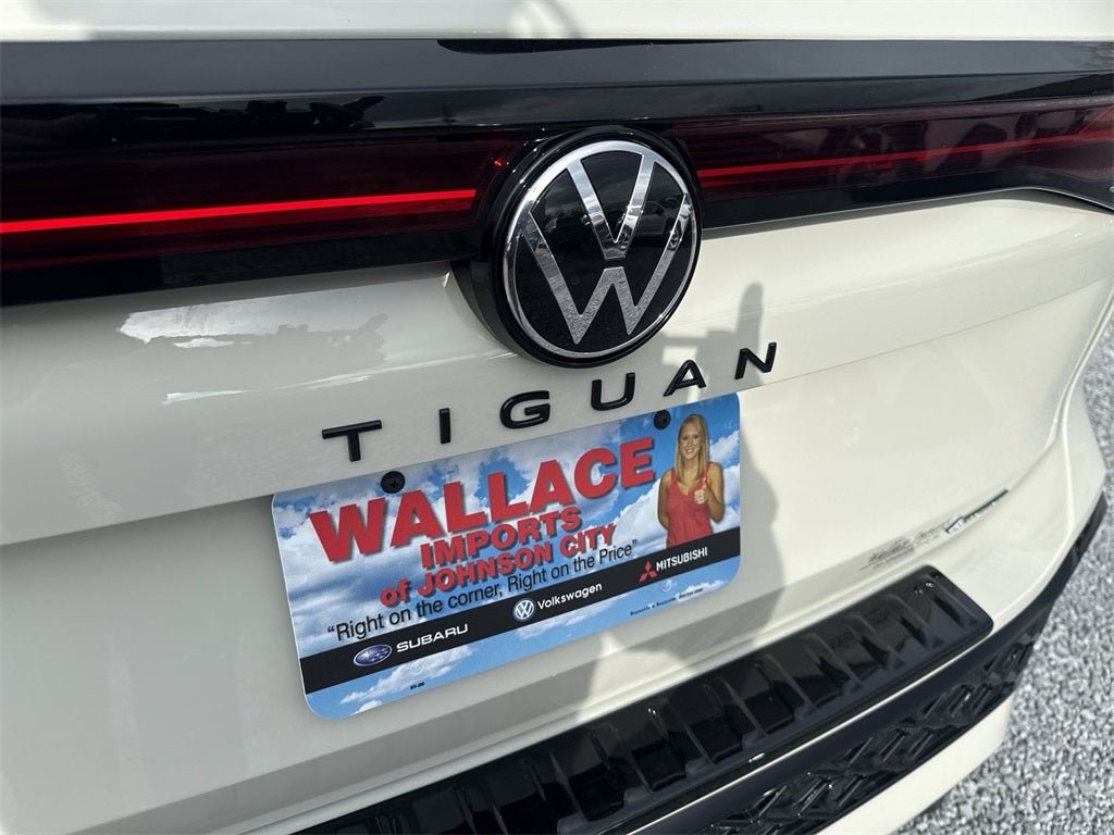 2026 Volkswagen Tiguan 2.0T SE R-Line Black