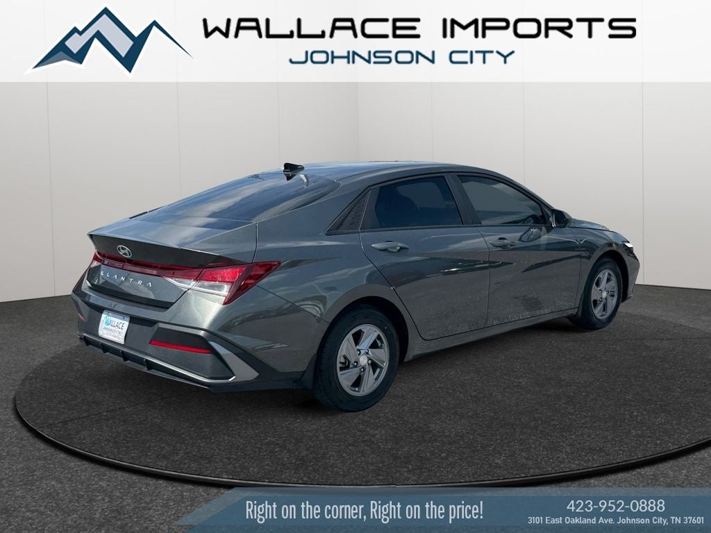 2024 Hyundai Elantra SE
