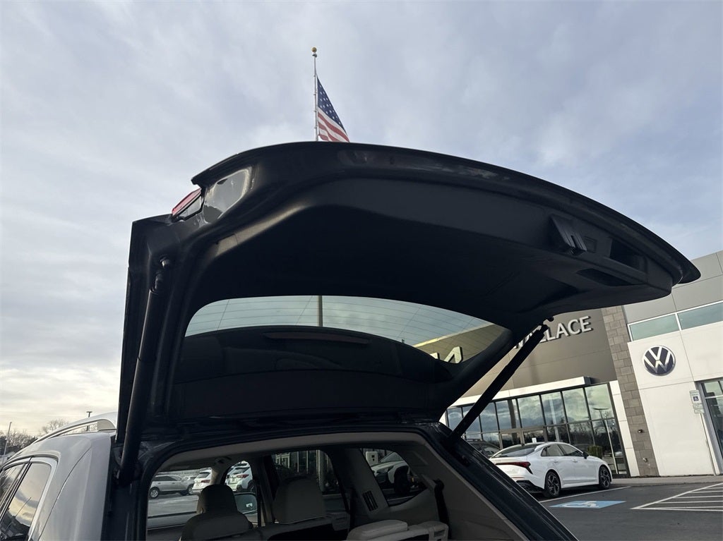 2025 Volkswagen Atlas 2.0T SEL Premium R-Line