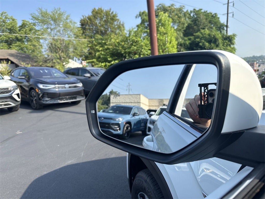 2025 Volkswagen Atlas Cross Sport 2.0T SE