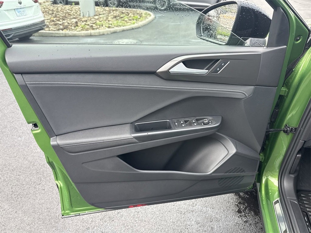 2025 Volkswagen Taos 1.5T SE Black