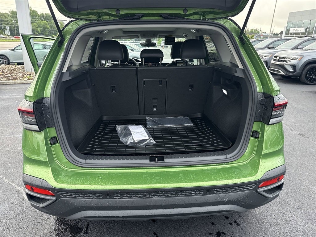 2025 Volkswagen Taos 1.5T SE Black