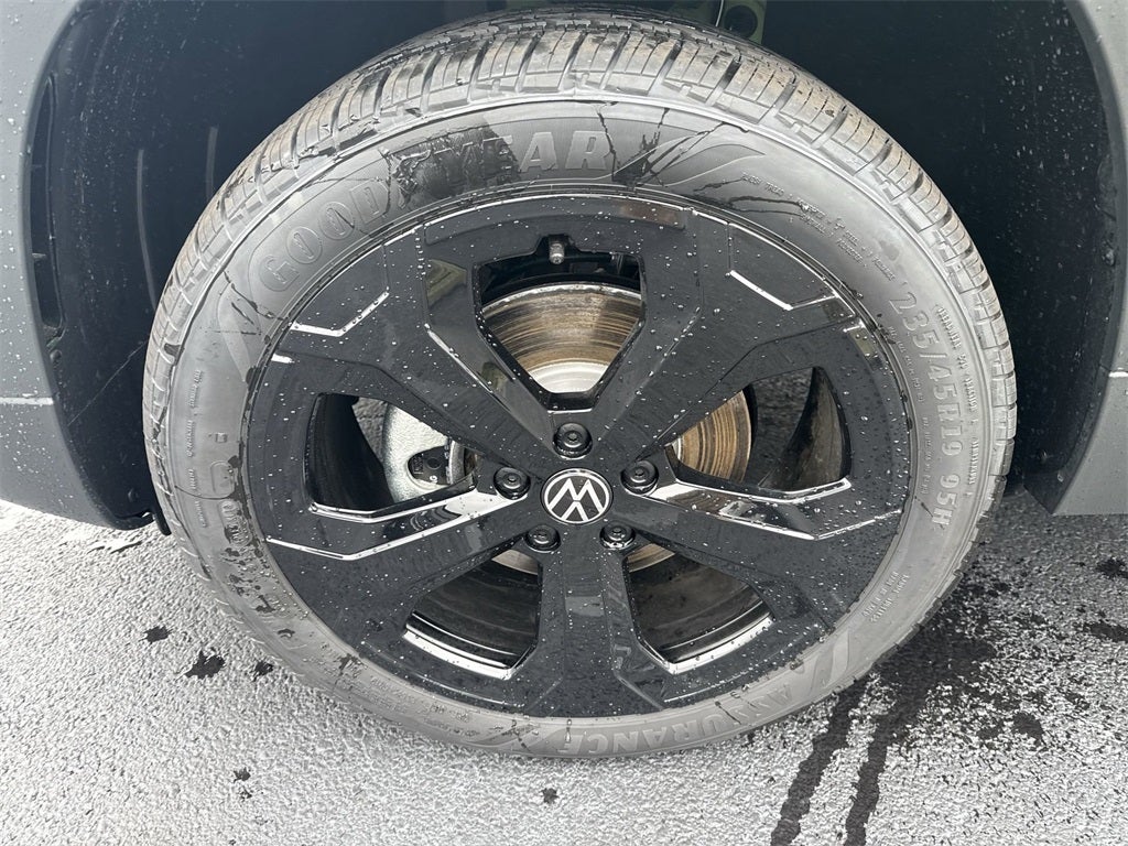 2025 Volkswagen Taos 1.5T SE Black