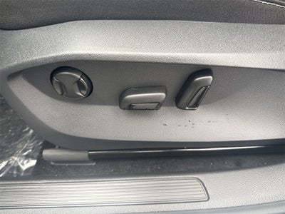 2026 Volkswagen Taos 1.5T SE Black