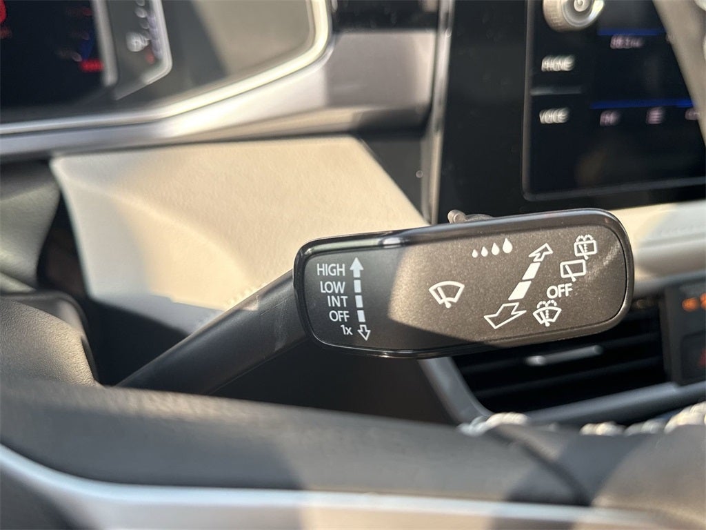 2025 Volkswagen Taos 1.5T SEL