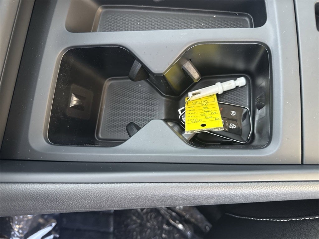 2025 Volkswagen Tiguan 2.0T SE