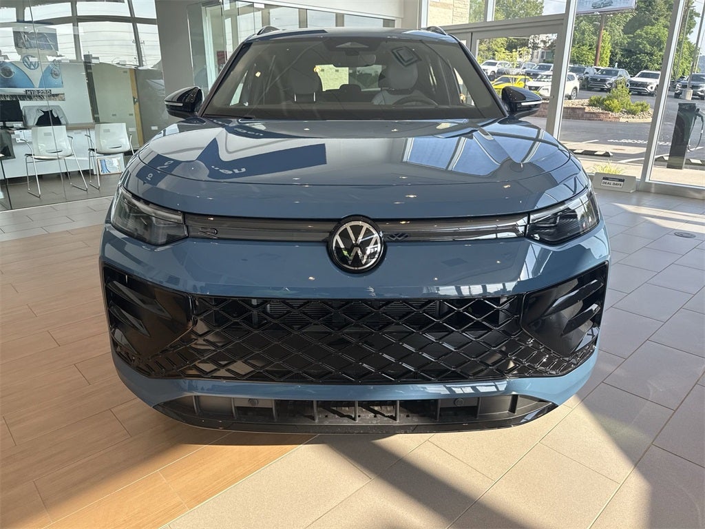 2025 Volkswagen Tiguan 2.0T SE R-Line Black