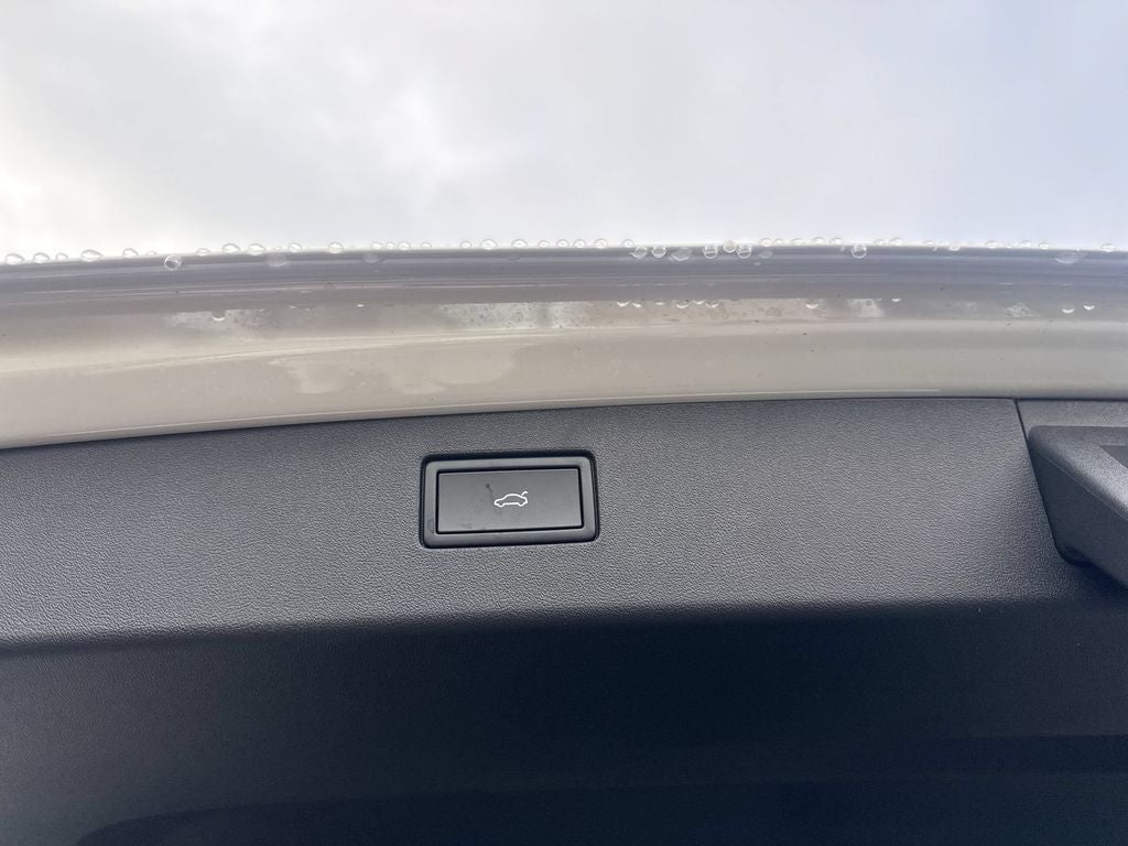 2026 Volkswagen Tiguan 2.0T SEL R-Line